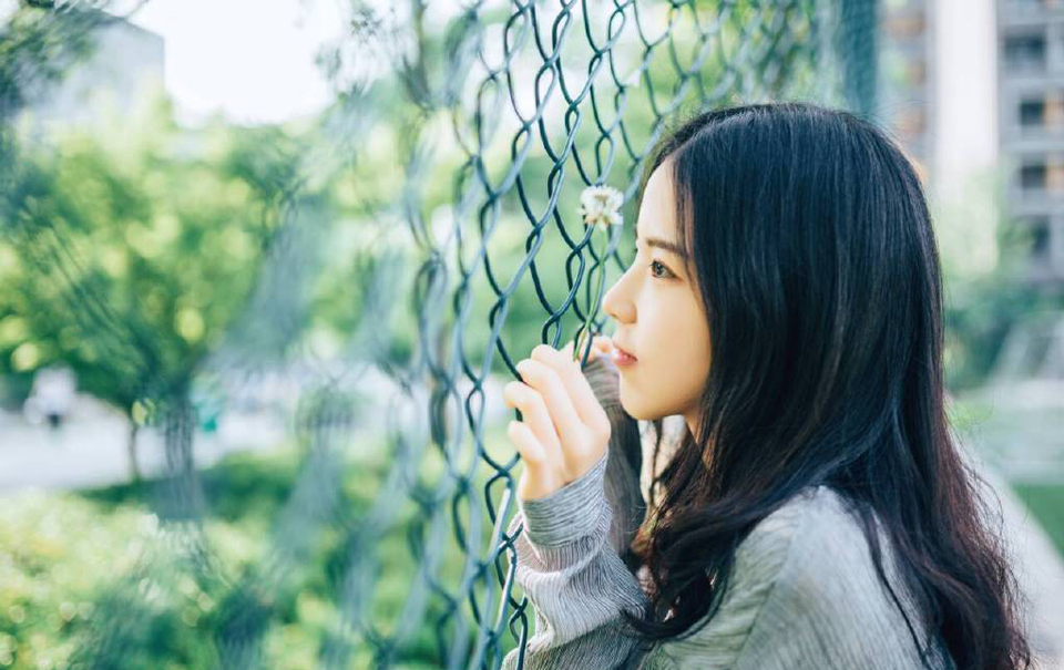 一个家庭没有书，就好像一间房子没有窗户。